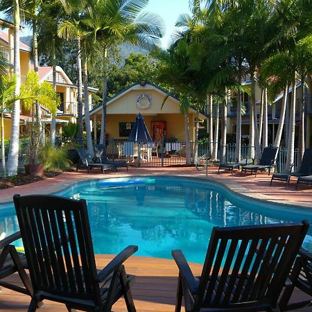 At Beach Court Holiday Villas Airlie Beach Exteriör bild