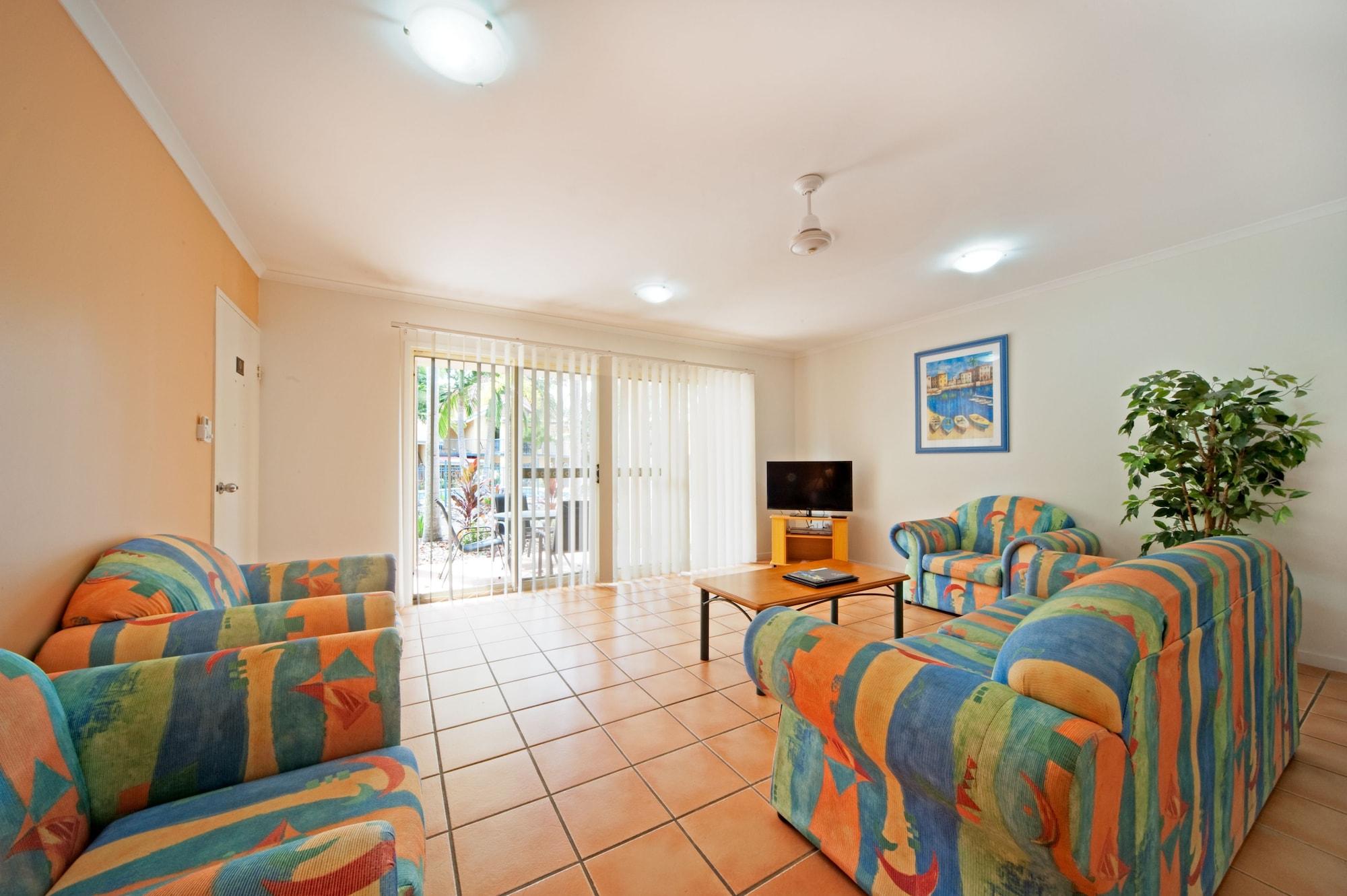 At Beach Court Holiday Villas Airlie Beach Exteriör bild