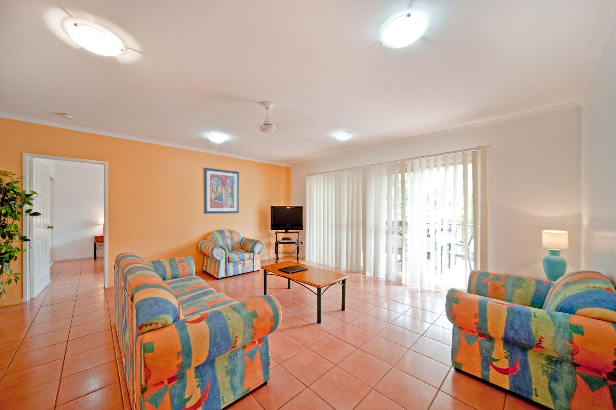 At Beach Court Holiday Villas Airlie Beach Exteriör bild