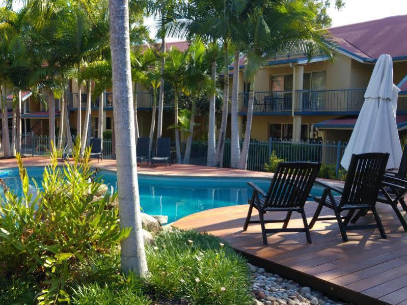 At Beach Court Holiday Villas Airlie Beach Exteriör bild