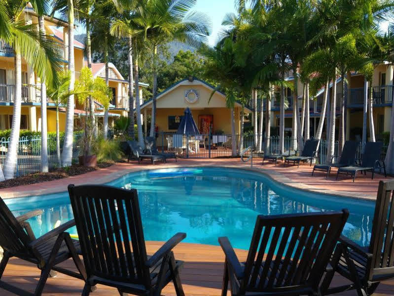 At Beach Court Holiday Villas Airlie Beach Exteriör bild