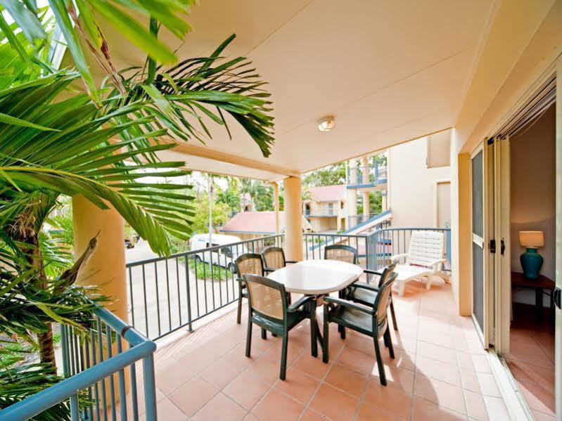 At Beach Court Holiday Villas Airlie Beach Exteriör bild