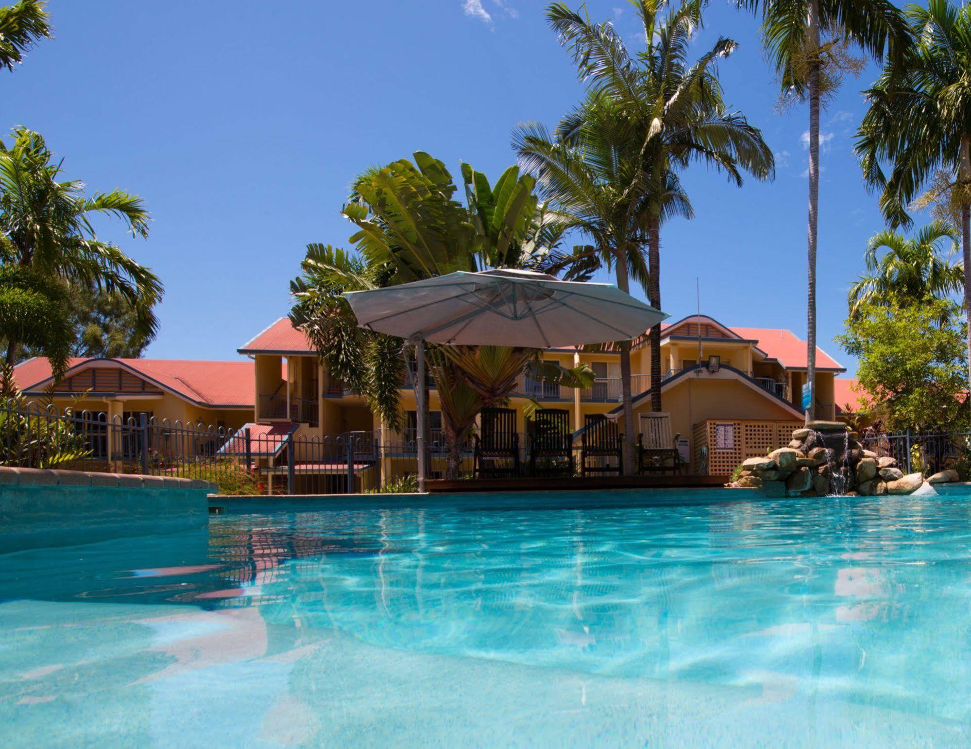 At Beach Court Holiday Villas Airlie Beach Exteriör bild
