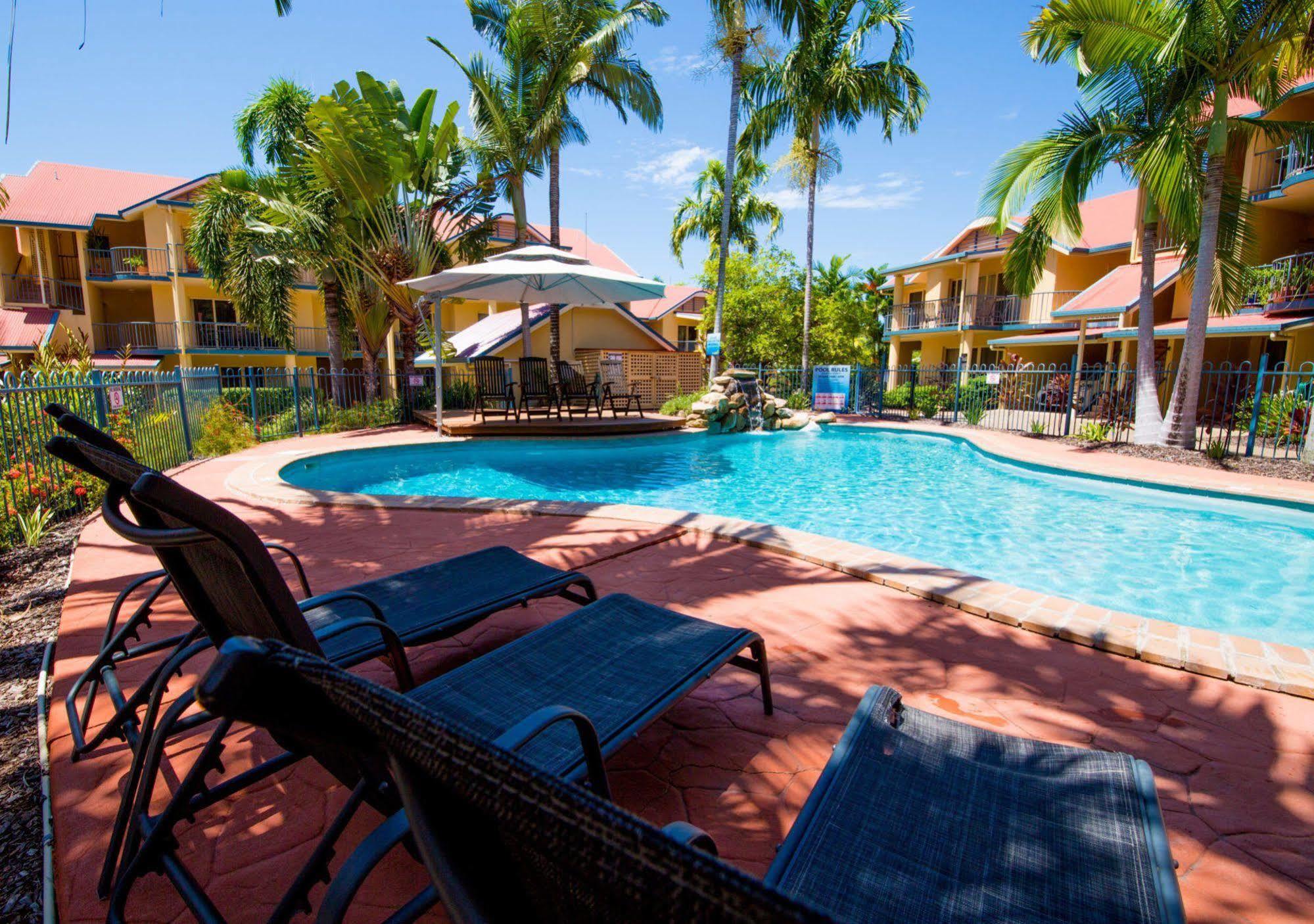 At Beach Court Holiday Villas Airlie Beach Exteriör bild