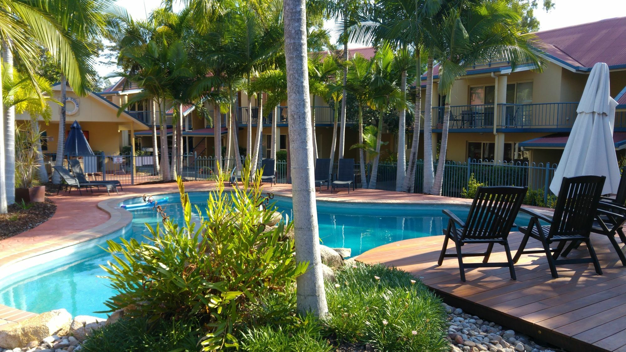 At Beach Court Holiday Villas Airlie Beach Exteriör bild